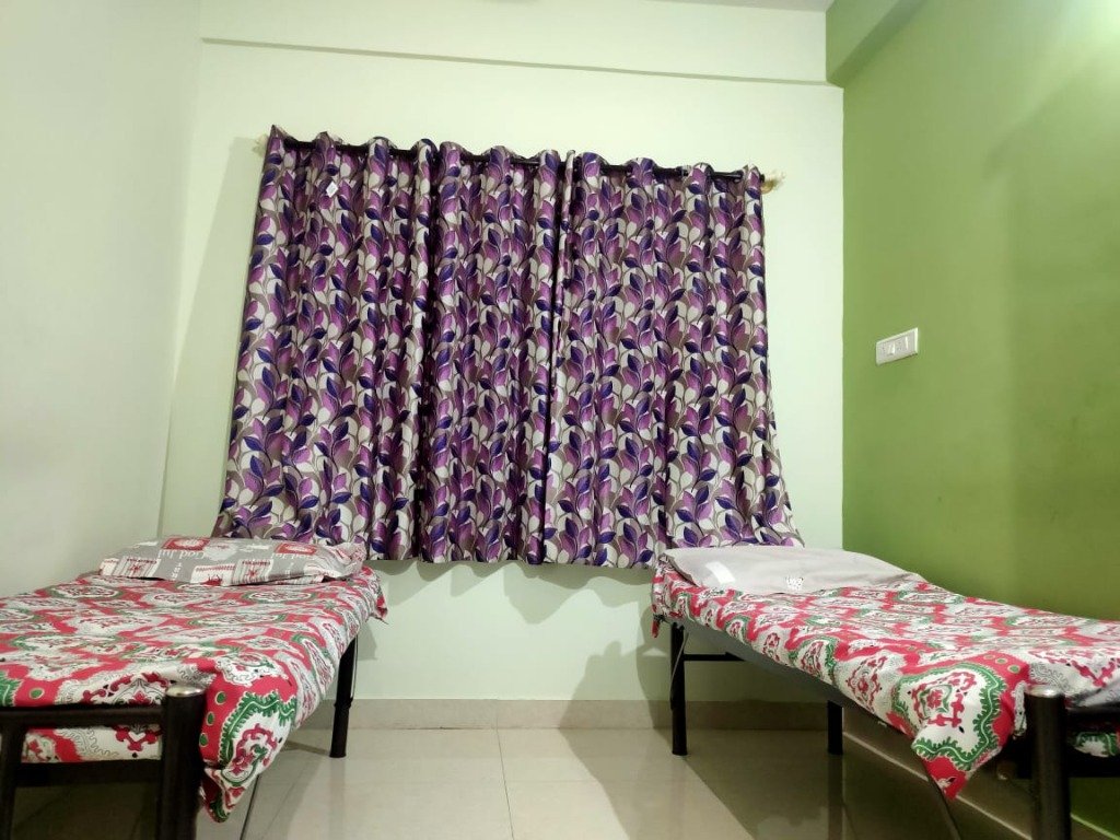 About Hustle Stays Real PG Room